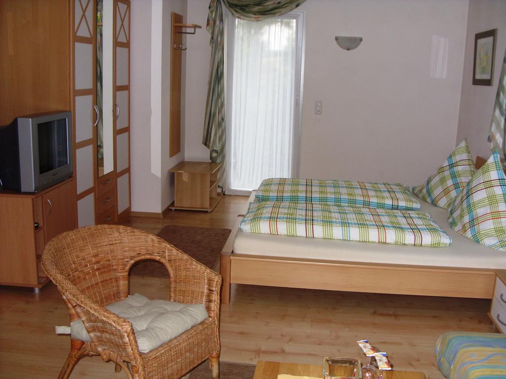 Pension Fitnessoase Eußenheim Zimmer foto
